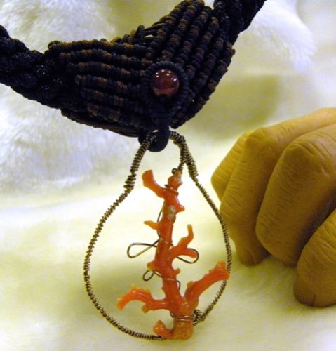 品號:0033品名: 紅珊瑚MoM0(發財樹)項鍊